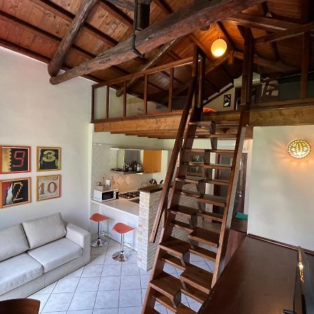 La Casa Gialla Кальяри Экстерьер фото