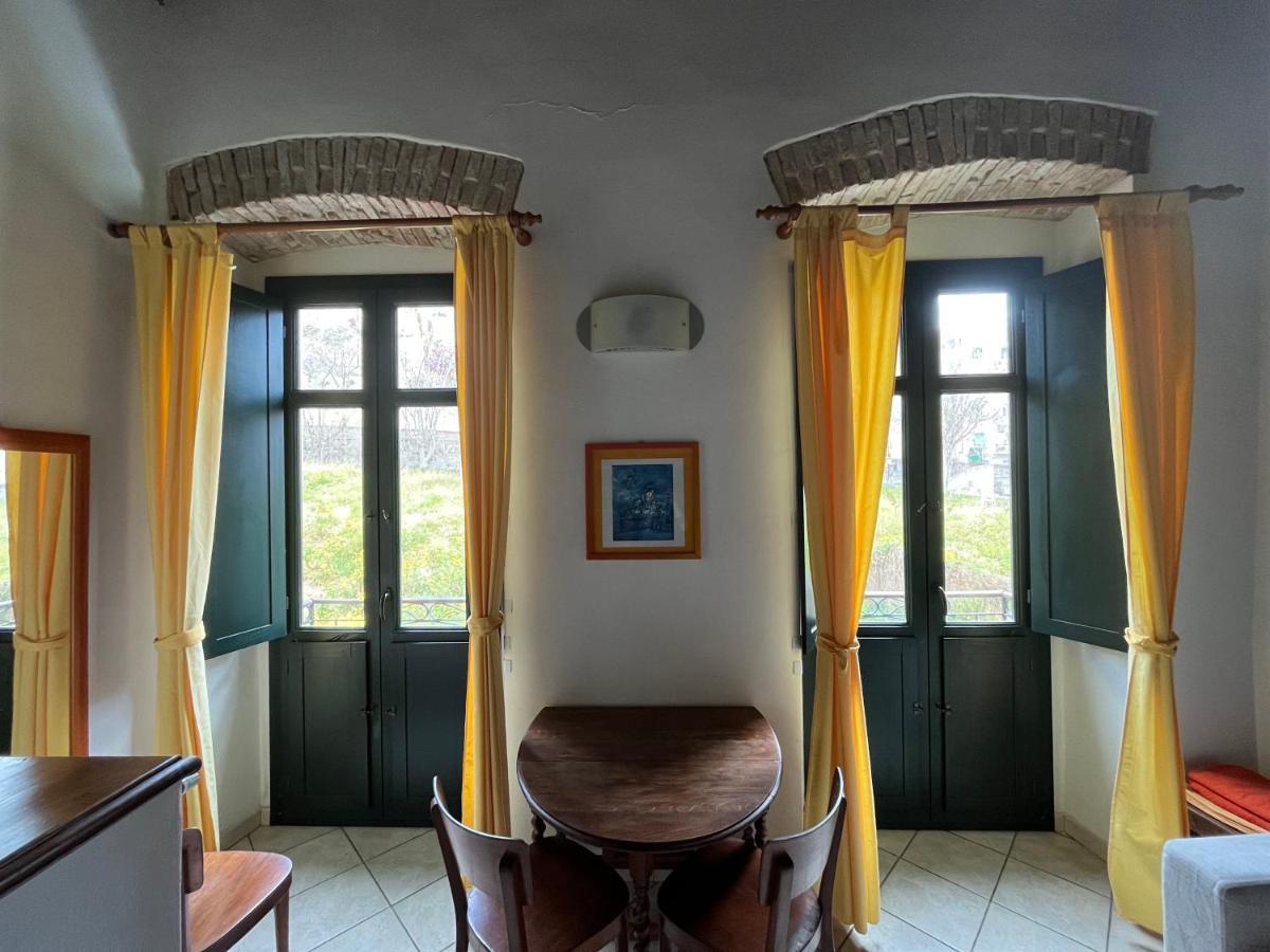La Casa Gialla Кальяри Экстерьер фото